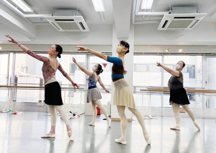 【大人におすすめのバレエストレッチ】効果・種類・自宅でできるやり方を解説！の画像